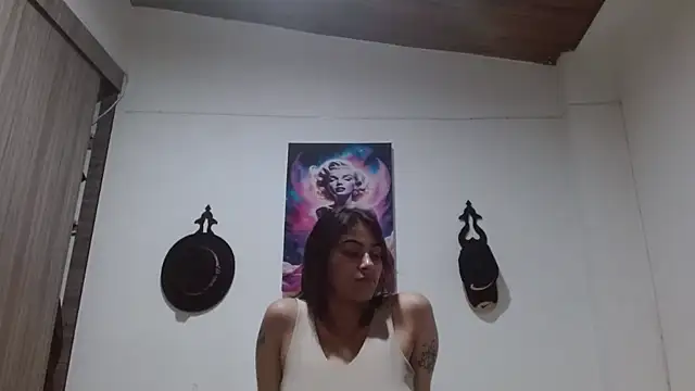 Snapshot of Crystal_Star_ chatting on 04-10-26, 01:44 Crystal Star online show from 04-10-26, 01:44