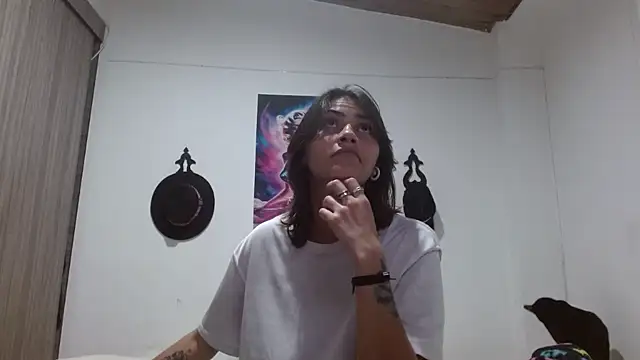 Snapshot of Crystal_Star_ chatting on 04-11-26, 01:54 Crystal Star online show from 04-11-26, 01:54