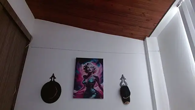 Snapshot of Crystal_Star_ chatting on 04-11-26, 12:31 Crystal Star online show from 04-11-26, 12:31