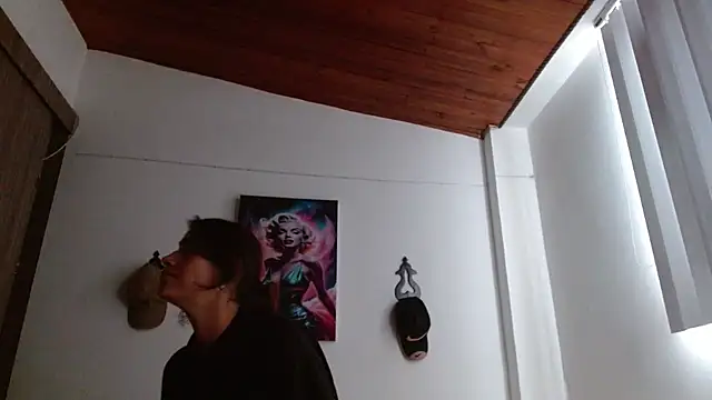 Snapshot of Crystal_Star_ chatting on 04-15-26, 02:02 Crystal Star online show from 04-15-26, 02:02