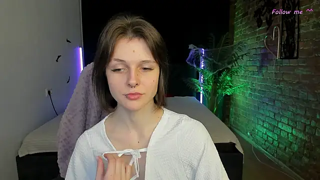 Snapshot of Shine_Vivi chatting on 11-12-25, 03:12 Shine Vivi online show from 11-12-25, 03:12