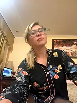 Crystal00Girl online show from 09-29-25, 08:35