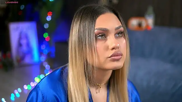 Snapshot of KayaAzur chatting on 10-28-25, 05:44 KayaAzur online show from 10-28-25, 05:44