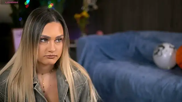 Snapshot of KayaAzur chatting on 10-31-25, 05:41 KayaAzur online show from 10-31-25, 05:41