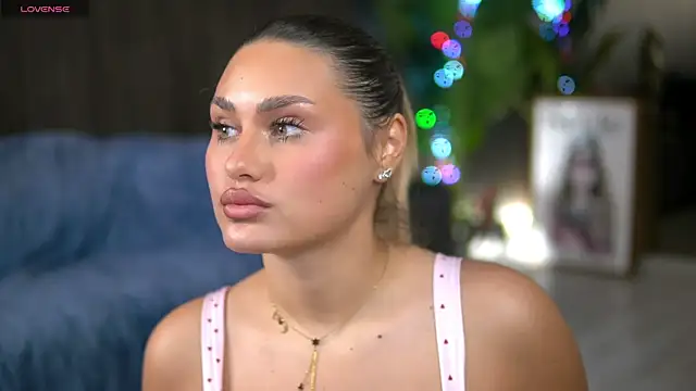 Snapshot of KayaAzur chatting on 11-10-25, 05:50 KayaAzur online show from 11-10-25, 05:50