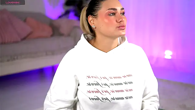 Snapshot of KayaAzur chatting on 12-04-25, 06:01 KayaAzur online show from 12-04-25, 06:01