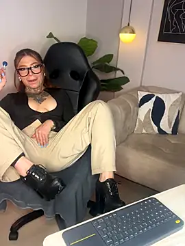 Snapshot of dreamleah_ chatting on 09-22-25, 05:53 dreamleah online show from 09-22-25, 05:53