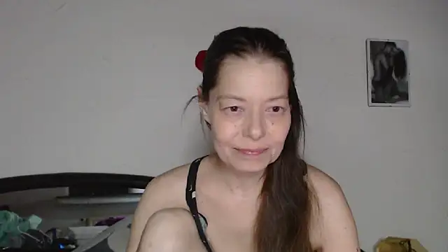 Snapshot of SexySarah177 chatting on 02-20-26, 09:15 SexySarah177 online show from 02-20-26, 09:15