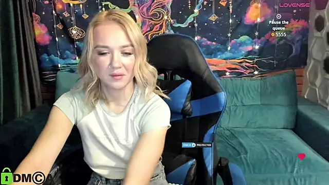 CrystalGirl99 online show from 02-02-26, 08:46