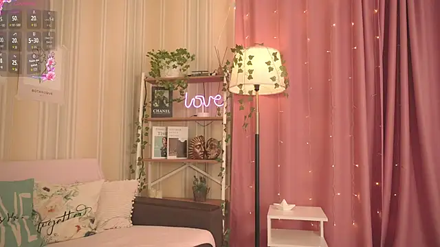 Snapshot of Winaria chatting on 05-30-26, 05:37 Winaria online show from 05-30-26, 05:37