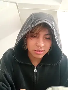 Snapshot of OliIverr22 chatting on 09-15-25, 04:07 OliIverr22 online show from 09-15-25, 04:07