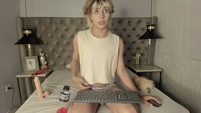 Snapshot of OliIverr22 chatting on 09-22-25, 01:46 OliIverr22 online show from 09-22-25, 01:46