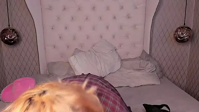 Snapshot of OliIverr22 chatting on 10-28-25, 12:09 OliIverr22 online show from 10-28-25, 12:09