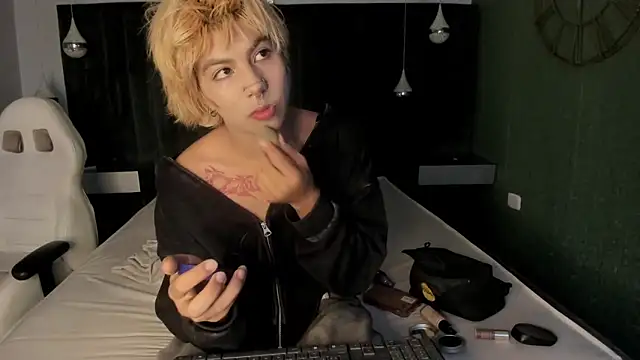 Snapshot of OliIverr22 chatting on 11-08-25, 08:07 OliIverr22 online show from 11-08-25, 08:07