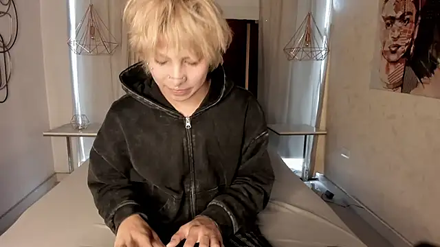 Snapshot of OliIverr22 chatting on 11-25-25, 08:20 OliIverr22 online show from 11-25-25, 08:20