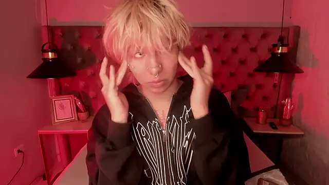 Snapshot of OliIverr22 chatting on 12-02-25, 02:56 OliIverr22 online show from 12-02-25, 02:56