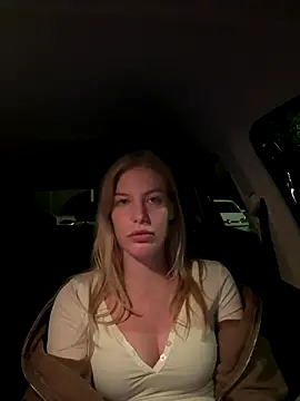 Snapshot of Chloemillerrxx chatting on 09-29-25, 06:13 Chloemillerrxx online show from 09-29-25, 06:13