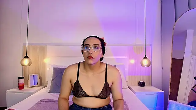 Snapshot of alehia_cute chatting on 10-09-25, 10:19 alehia cute online show from 10-09-25, 10:19