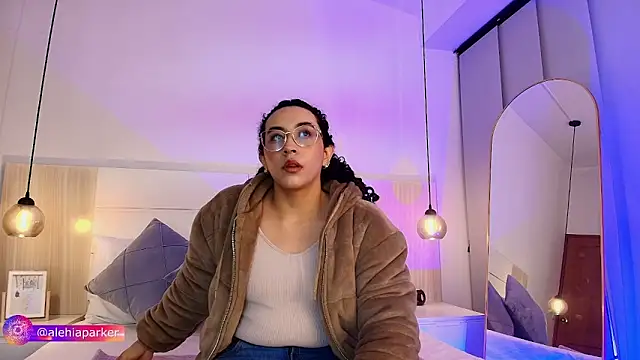 Snapshot of alehia_cute chatting on 10-12-25, 02:05 alehia cute online show from 10-12-25, 02:05