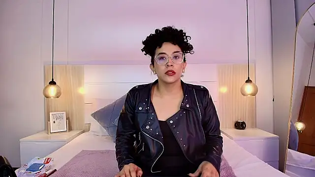 Snapshot of alehia_cute chatting on 10-13-25, 11:16 alehia cute online show from 10-13-25, 11:16