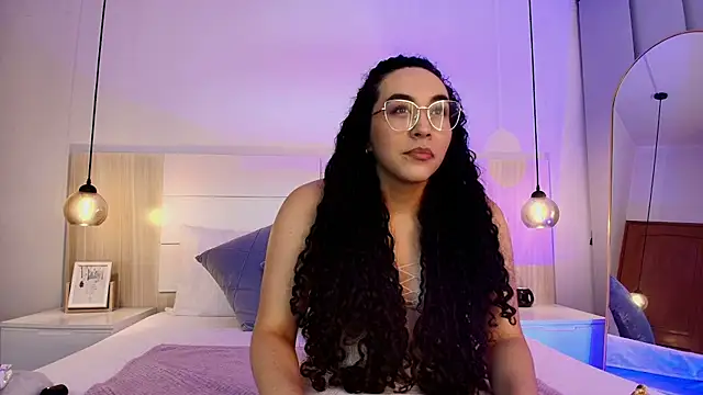 Snapshot of alehia_cute chatting on 10-23-25, 11:03 alehia cute online show from 10-23-25, 11:03