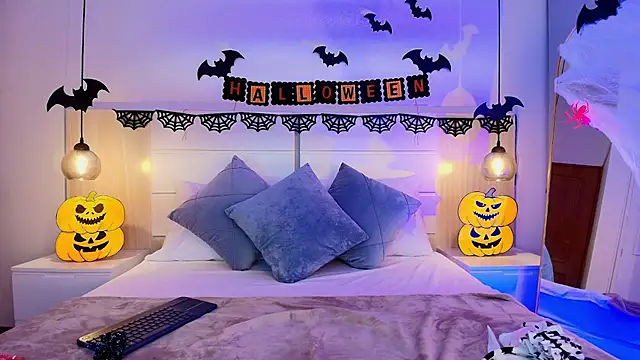 Snapshot of alehia_cute chatting on 10-30-25, 12:45 alehia cute online show from 10-30-25, 12:45