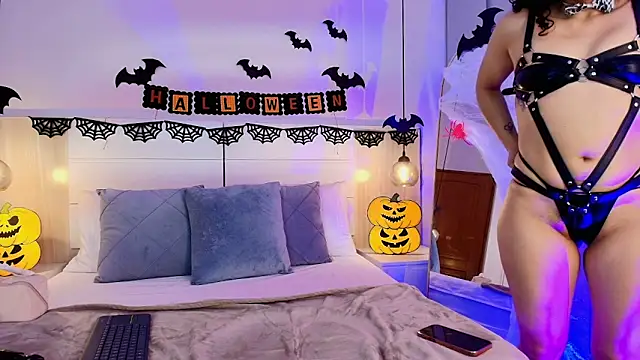 Snapshot of alehia_cute chatting on 10-30-25, 11:38 alehia cute online show from 10-30-25, 11:38