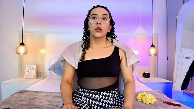 Snapshot of alehia_cute chatting on 11-13-25, 11:14 alehia cute online show from 11-13-25, 11:14