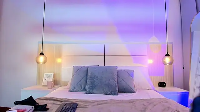 Snapshot of alehia_cute chatting on 11-14-25, 10:29 alehia cute online show from 11-14-25, 10:29