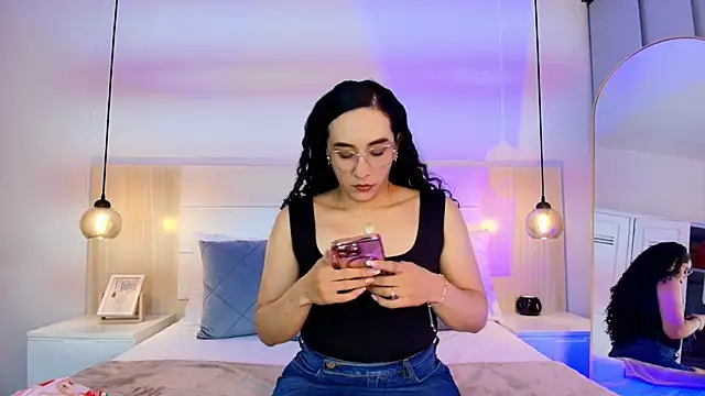 Snapshot of alehia_cute chatting on 11-18-25, 10:14 alehia cute online show from 11-18-25, 10:14