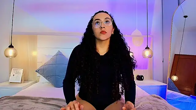 Snapshot of alehia_cute chatting on 11-30-25, 06:12 alehia cute online show from 11-30-25, 06:12