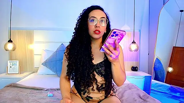 Snapshot of alehia_cute chatting on 12-05-25, 02:20 alehia cute online show from 12-05-25, 02:20