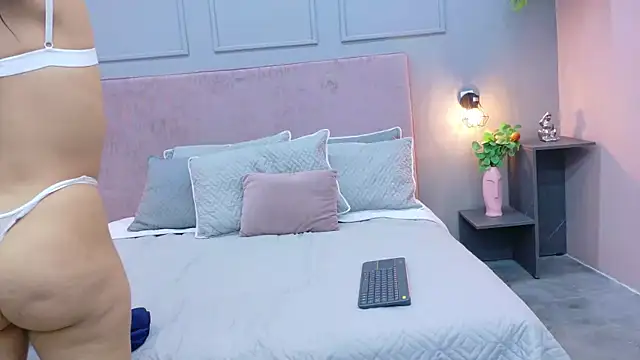 Camila Hill  online show from 10-08-25, 01:09