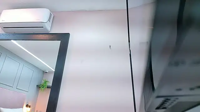 Camila Hill  online show from 01-15-26, 01:16