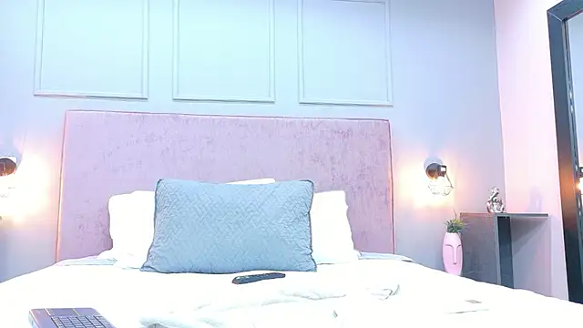 Camila Hill  online show from 03-31-26, 01:00