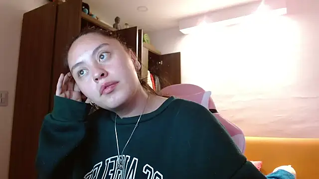 Snapshot of madissooon__ chatting on 11-12-25, 04:02 madissooon online show from 11-12-25, 04:02