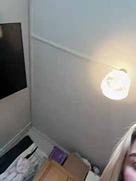 Snapshot of Layla_20_ chatting on 11-27-25, 02:08 Layla 20 online show from 11-27-25, 02:08