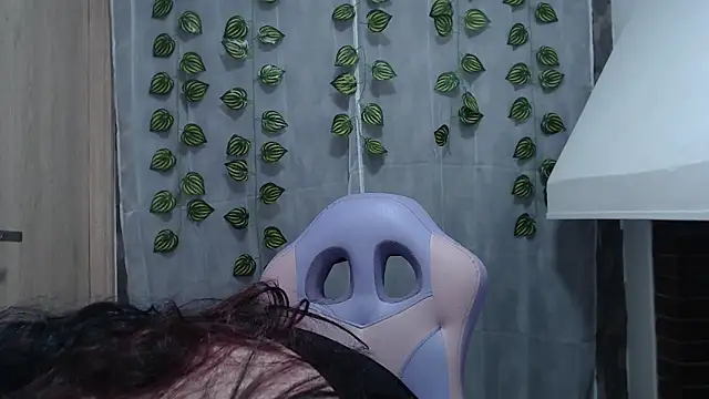 anishasanchezcm101 online show from 10-28-25, 03:21