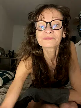 Chris06d22xh online show from 10-31-25, 08:32