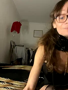 Chris06d22xh online show from 12-15-25, 08:02