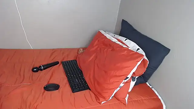 Lunalee online show from 11-16-25, 07:25