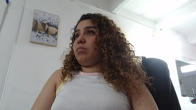 Snapshot of GiorgineTaylor chatting on 12-16-25, 07:19 GiorgineTaylor online show from 12-16-25, 07:19