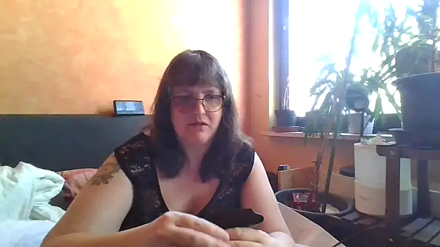 ladyfrombonn online show from 04-08-26, 01:33