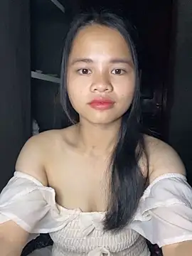 Snapshot of Hana-44 chatting on 12-17-25, 06:58 Hana-44 online show from 12-17-25, 06:58