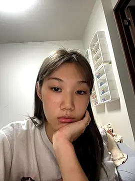 Snapshot of Yua_h02 chatting on 09-16-25, 04:24 Yua h02 online show from 09-16-25, 04:24