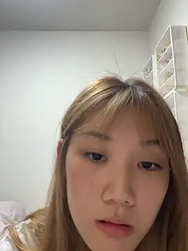 Snapshot of Yua_h02 chatting on 10-06-25, 03:04 Yua h02 online show from 10-06-25, 03:04