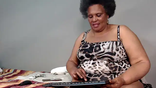 GrandBustyMelon online show from 09-18-25, 08:00