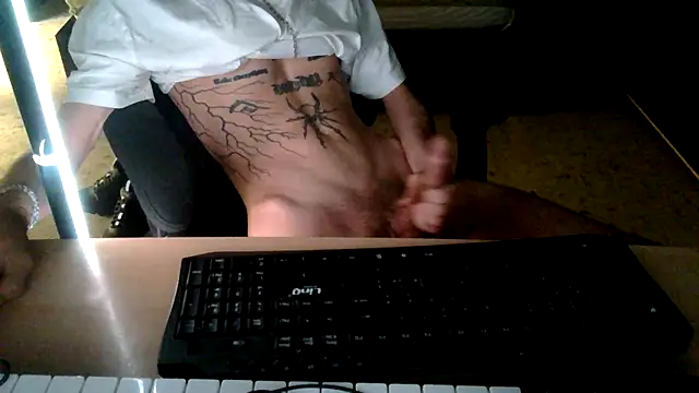 Snapshot of Kryk97 chatting on 09-18-25, 03:58 Kryk97 online show from 09-18-25, 03:58