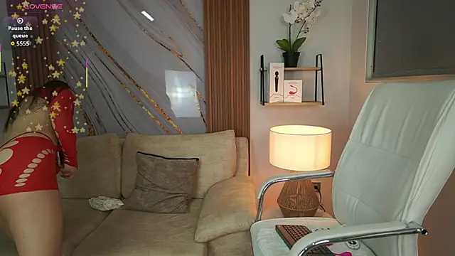 Snapshot of MilaCrave chatting on 10-03-25, 11:40 MilaCrave online show from 10-03-25, 11:40