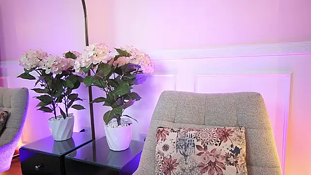 MilaCrave online show from 04-13-26, 11:37